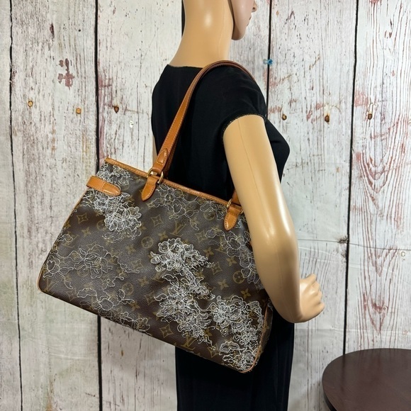 LOUIS VUITTON Dentelle Batignolles Horizontal Bag Limited Edition Silver EUC - Picture 16 of 17